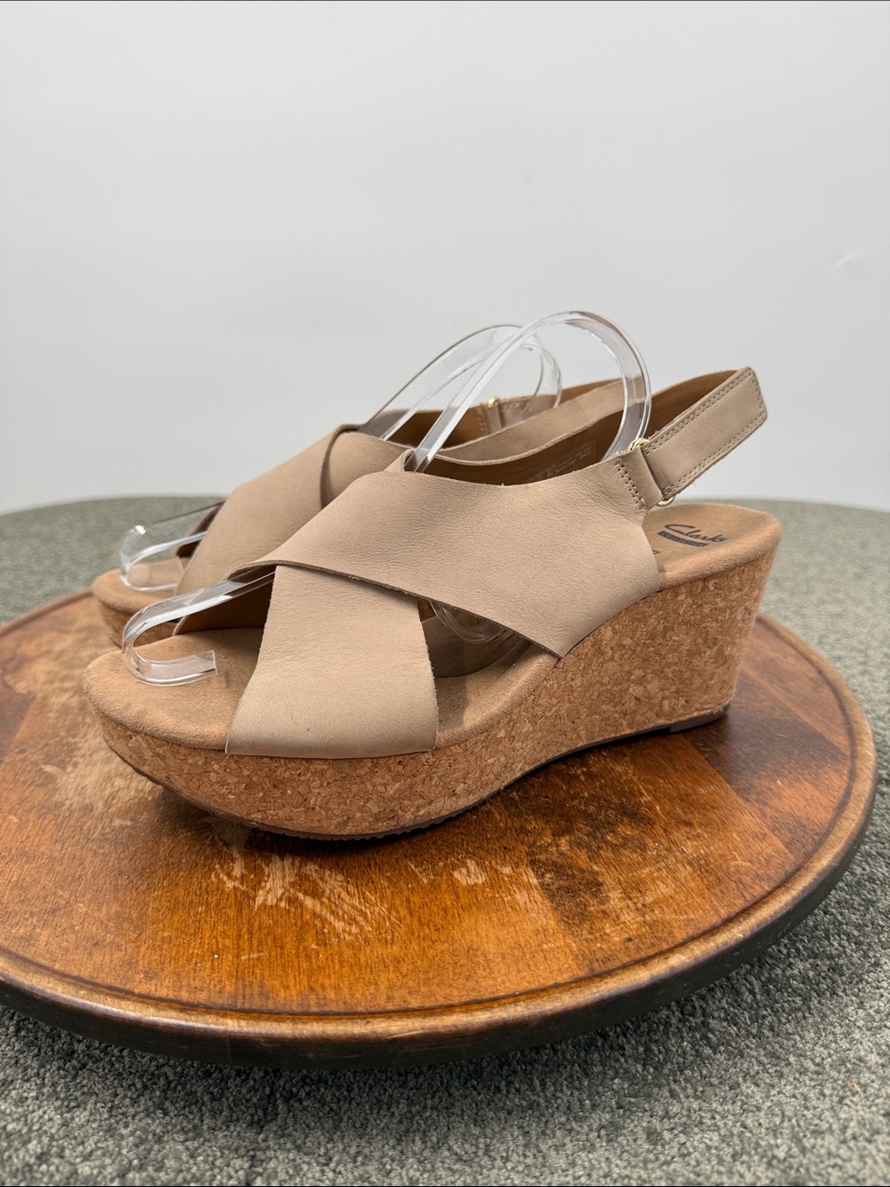 Clarks Sandals Wm 9.5 M Taupe Cross-Strap Cork Wedge Soft Cushion Comfort